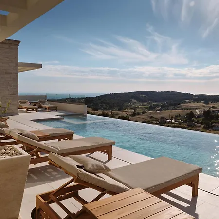 Casa Blanca Villa, Pool, Seaviews & Wine Cellar, By Thinkvilla Vilă