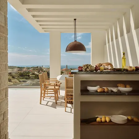 Casa Blanca Villa, Pool, Seaviews & Wine Cellar, By Thinkvilla Vila
