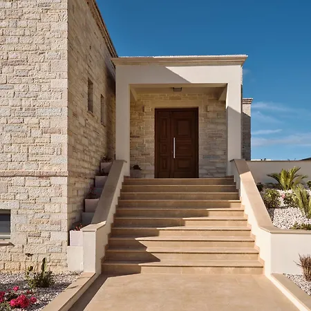 Casa Blanca Villa, Pool, Seaviews & Wine Cellar, By Thinkvilla Vilă *