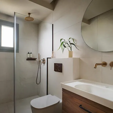 Casa Blanca Villa, Pool, Seaviews & Wine Cellar, By Thinkvilla Vila *